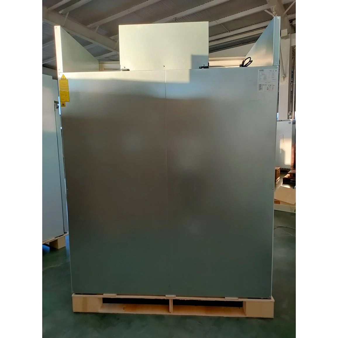 Upright Refrigerated Double Door Vertical Cabinet - 935L